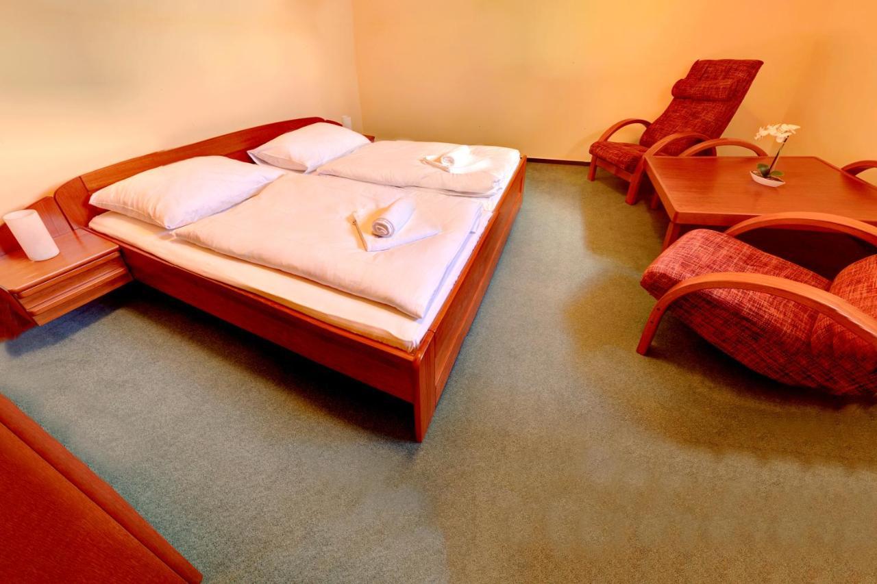 štiřínská Stodola U Prahy Hotel