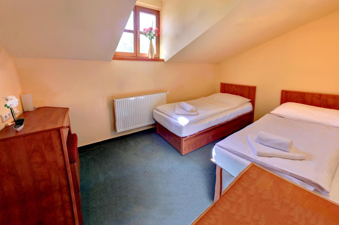 štiřínská Stodola U Prahy Hotel
